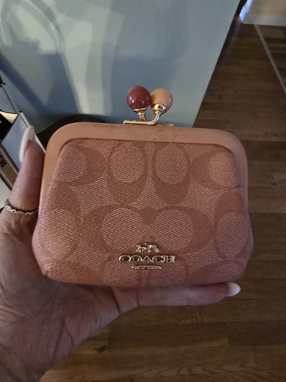 Rare Coach Peach Signature Kiss-Lock Coin Purse with Gold Logo